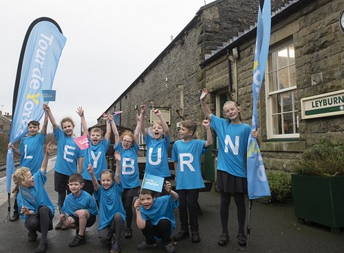 School children at Leyburn Station