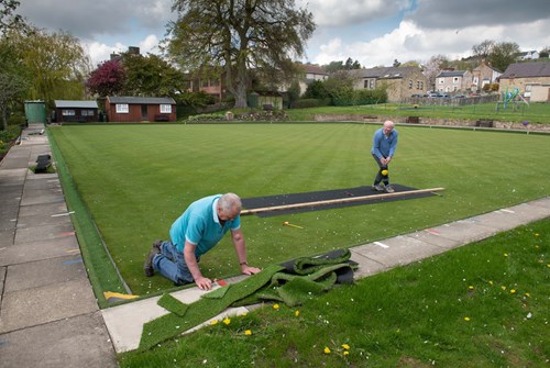 Richmond Bowls club fitting new boundary